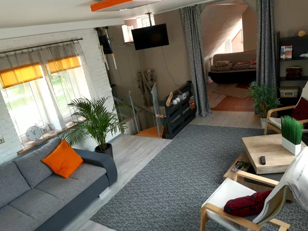 Nakts divstāvīgā apartamentā